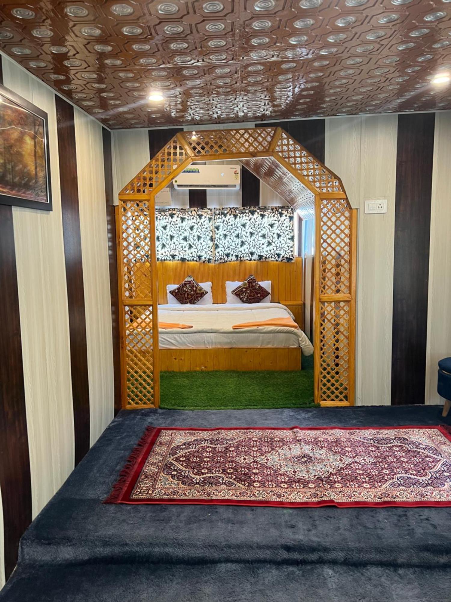 Aristotle Group Of Houseboats & Transportation Hotel Srīnagar Екстериор снимка